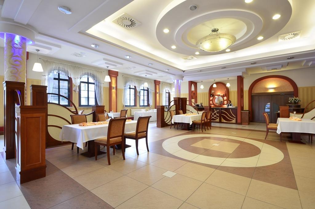 Hotel Nest Gniezno Exterior photo